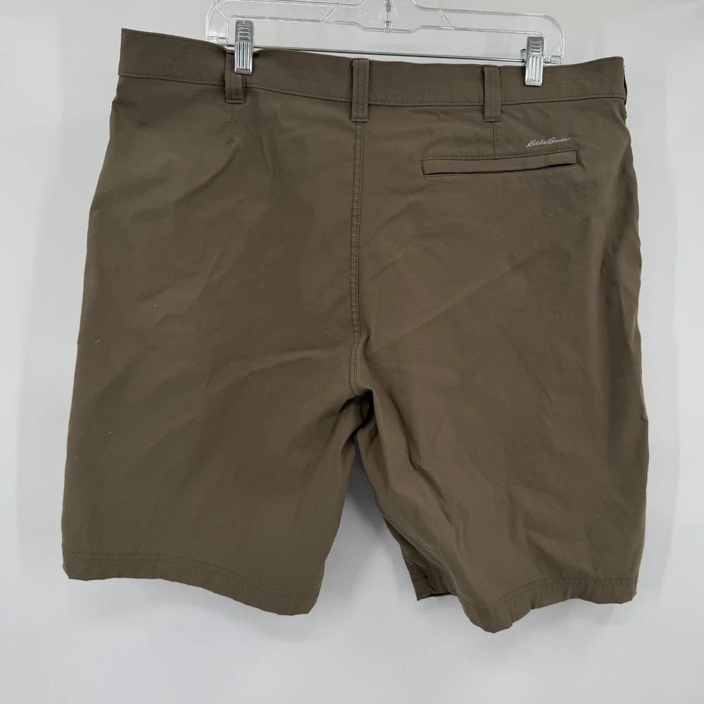 Eddie Bauer Shorts Mens 40 Green Flat Front Outdoor‎ Trail Activewear